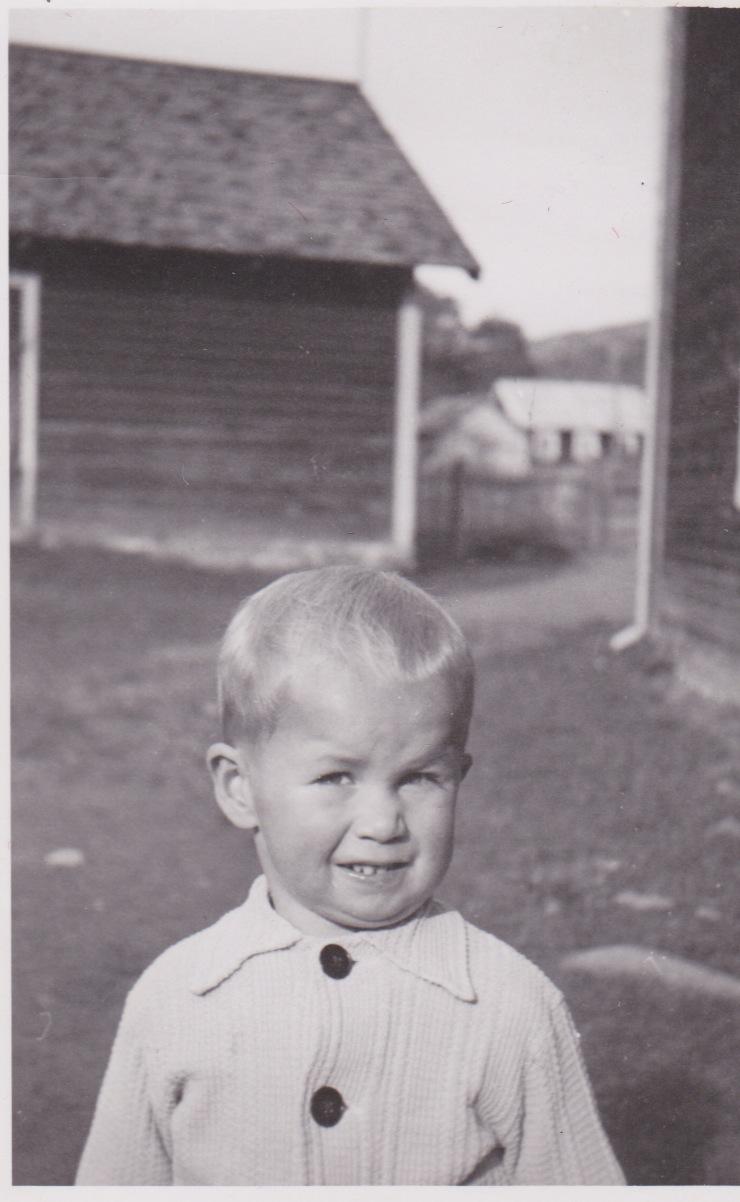 Asgeir Brekke i Vågå i 1944.jpeg Asgeir Brekke som liten gutt.